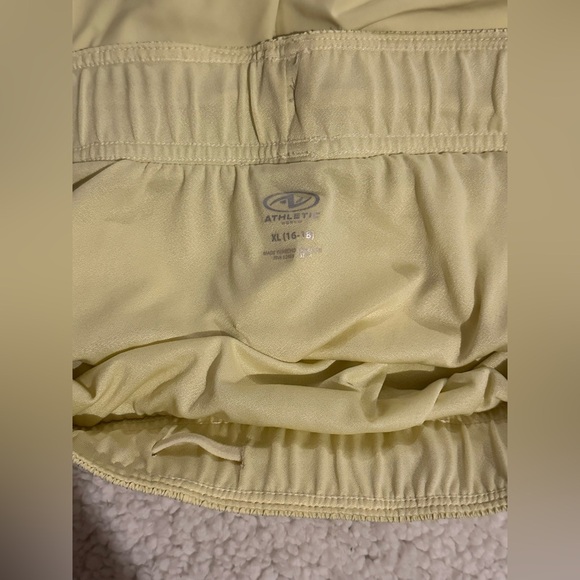 Athletic Women’s Yellow Short with Pockets size X-Large (16-18)  has Inner Brief - Picture 4 of 5